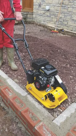 The Handy THLC29140 2.8hp Petrol Compactor Plate X -ClearAmber shop 2095X A5