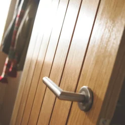 Jeld-Wen Oregon Unfinished Oak Veneer Wooden Cottage Internal Door 1981 X 686mm -ClearAmber shop 33960 A3