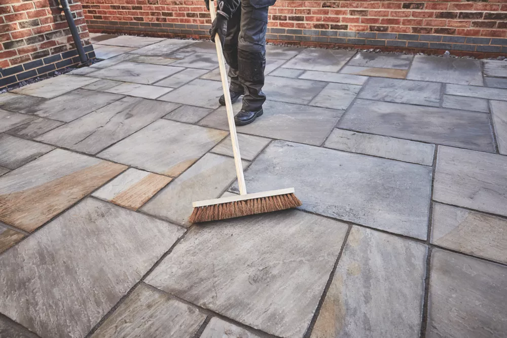 Sika Fastfix Self-Setting Paving Jointing Compound Deep Grey 14kg 7 Sika Fastfix Self-Setting Paving Jointing Compound Deep Grey 14kg - Image 5