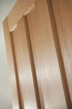 Jeld-Wen Aston Unfinished Oak Veneer Wooden 3-Panel Internal Door 1981 X 610mm -ClearAmber shop 67708 A4