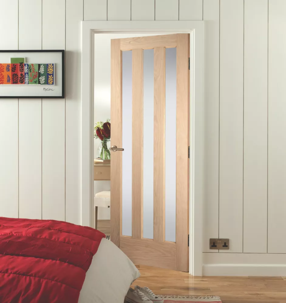 Jeld-Wen Aston 3-Obscure Light Unfinished Oak Veneer Wooden 3-Panel Internal Door 1981 X 762mm 4 Jeld-Wen Aston 3-Obscure Light Unfinished Oak Veneer Wooden 3-Panel Internal Door 1981 X 762mm - Image 2