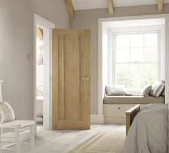 Jeld-Wen Worcester Unfinished Oak Veneer Wooden 3-Panel Internal Door 1981 X 610mm